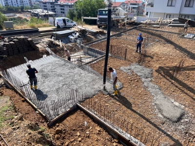 Erdem & Huzur İnşaat Armutlu Orkide Evleri Temel sonrasında 2. Temel Toprak Dolgusu Betonu